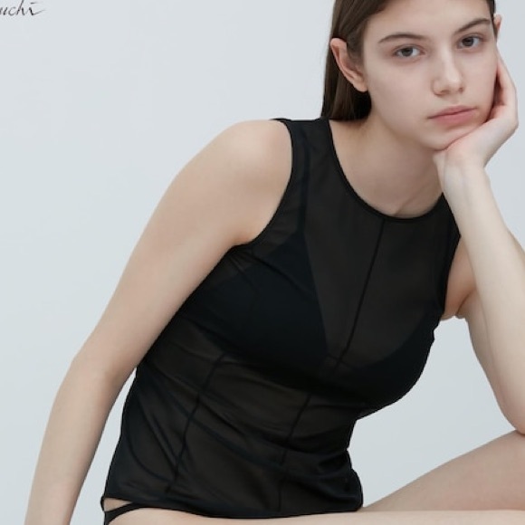 Mame Kuroguchi Uniqlo Top in Black - Picture 1 of 6